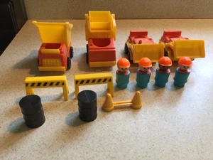Vintage Fisher Price Little People Lift and Load Depot, Construction Vehicles - Picture 1 of 8