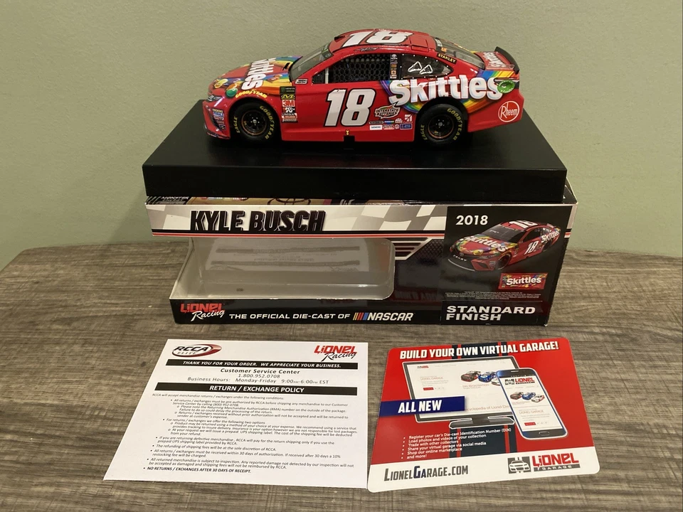 1:24 Acción 2018 #18 Skittles Candy M&M JGR CAMRY KYLE BUSCH #/529 Foto 1 de 4