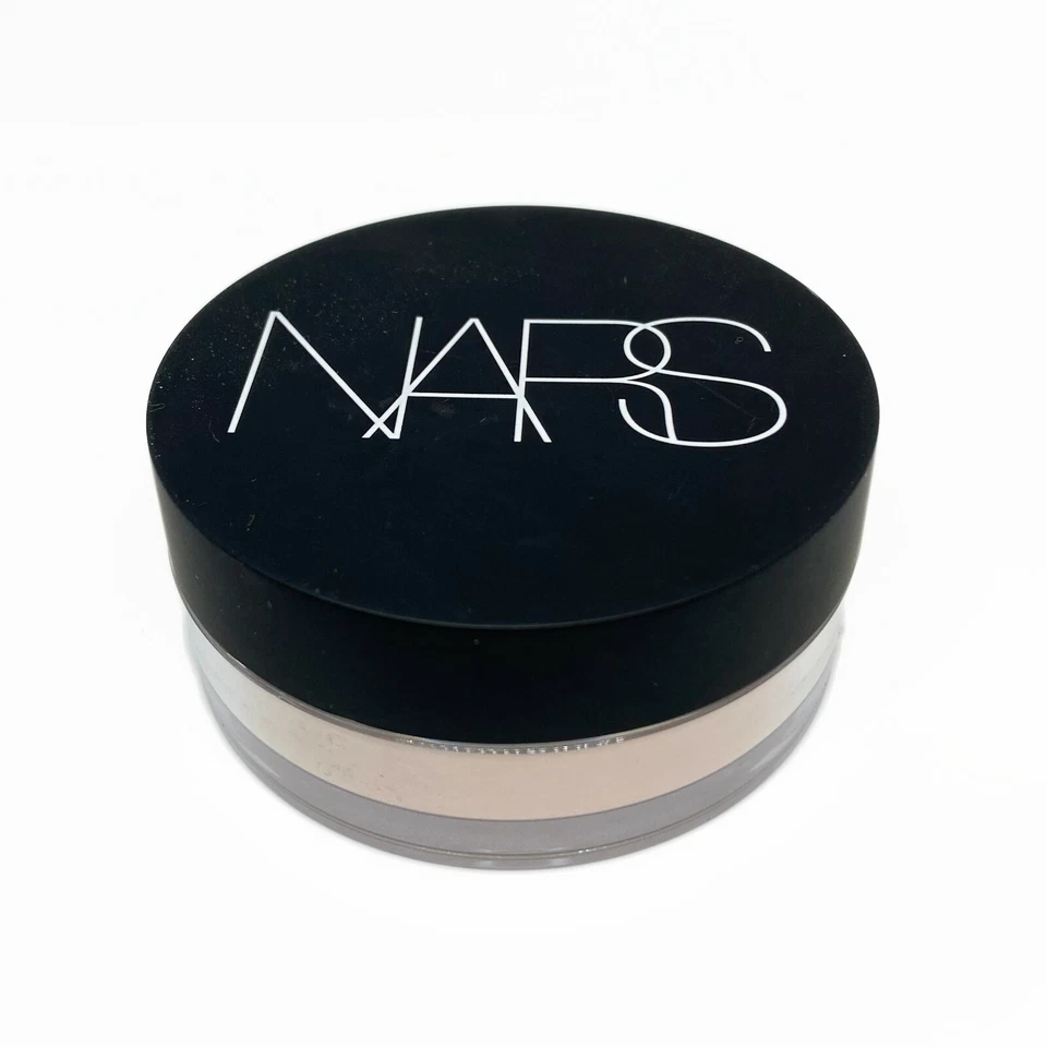 Polvo suelto de terciopelo suave NARS ELIGE TU TONO red con 0,35 OZ/10 g Foto 1 de 1