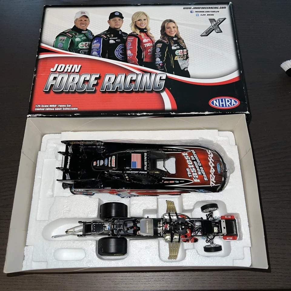 Coche divertido Courtney Force 2014 Mustang "TRAXXAS" 1/24 de Lionel Racing LE #1/717 Foto 1 de 4