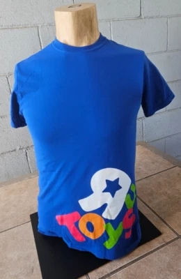 Toys R Us Employee Uniform T-Shirt Unisex Adult Small Original Out Of Business - Image 1 of 4