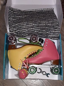 Strawberry Lemonade/Watermelon Moxi beach bunny Roller Skates size 9 New w/Box - Picture 1 of 6