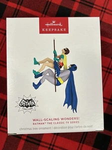 HALLMARK 2024 PARED ESCALA MARAVILLAS BATMAN CLÁSICO SERIE TV ORNAMENTO - Imagen 1 de 3
