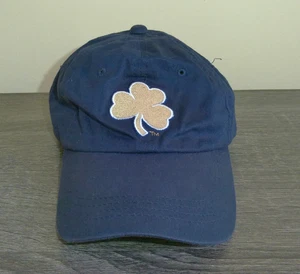 Notre Dame Trébol Azul Dorado Logo Correa Papá Sombrero Exterior Gorra Licencia NCAA - Imagen 1 de 7