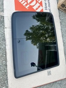 1988-1998 Chevrolet C1500 (GMC) RH quarter glass vent window (passenger) OEM - Picture 1 of 4