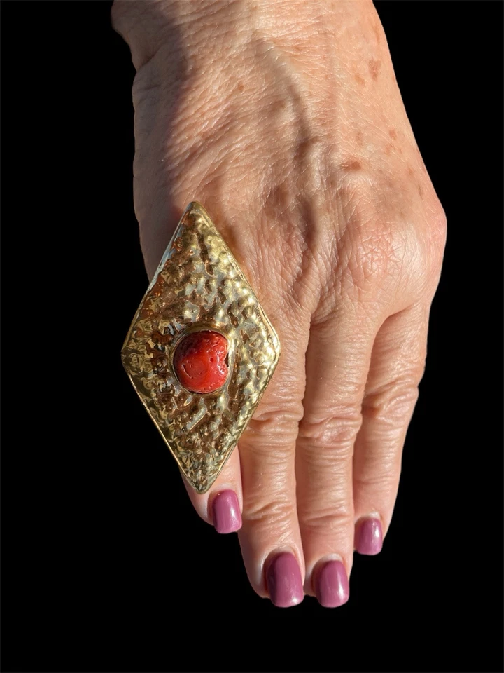 Anello rettangolare in argento e corallo rosso mediterraneo - Immagine 1 di 4