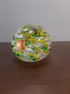Pisapapeles de vidrio Brinns soplado a mano colores controlados amarillo, blanco, verde 2,5" - Imagen 1 de 7