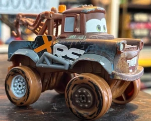 Camión de carreras Mattel Disney Pixar Cars XRS Mater Mud - Imagen 1 de 5