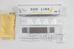 HO Athearn / Rail Runner Soo Line 54ft Centerflow Covered Hopper #74036 New Kit - Picture 1 of 8