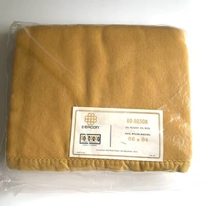 Vintage Satin trim NOS Gold Beacon Blanket 66X84 Permanap Poly/Rayon - Picture 1 of 3