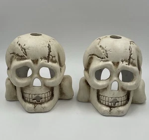 Candelabro votivo de cerámica con calavera y huesos cruzados de colección espeluznante decoración de Halloween - Imagen 1 de 12