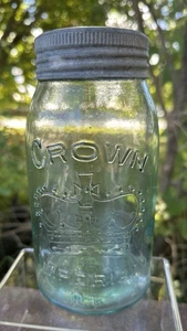 Tarro de frutas Crown Imperial de vidrio azul aguamarina tamaño cuarto de galón con vidrio de dos partes y tapa de zinc - Imagen 1 de 15