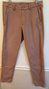 Pantalón Lululemon Commission Slim-Fit Tinte Tierra Talla 30x32 - Imagen 1 de 5