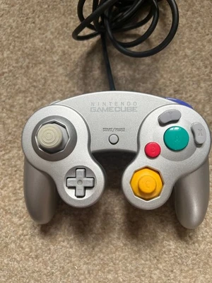 *Official* Nintendo Gamecube Controller Silver Great Condition *FULLY TESTED* - Image 1 of 4