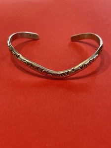 M. Otero Navajo Sterling gestempelt Armreif Armband  - Bild 1 von 3