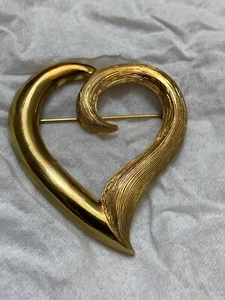 Schöne Vintage goldfarbene skurrile Herz Cut-Out Brosche Anstecknadel von M. Jent - Bild 1 von 3