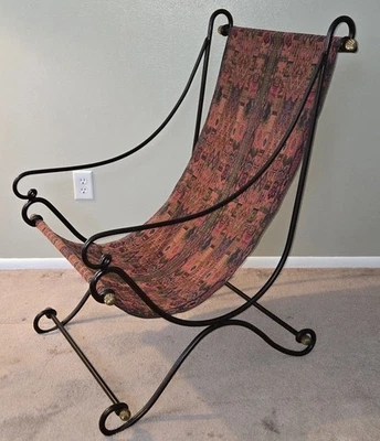 Silla honda de hierro forjado David Hicks, estilo Campeche con tapiz y acabados de latón Foto 1 de 4