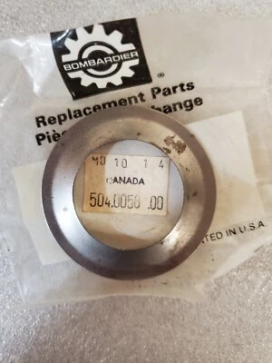 504005800 SKI-DOO OIL DELFECTOR NOS OEM SAFARI CITATION TUNDRA SKANDIC STRATOS - Imagem 1 de 3