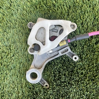 2000 - 2007 年本田 Xr650r 后制动卡钳和底座 — 第 1/4 张图片