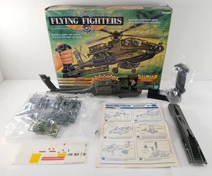 Vintage 1990 Hasbro FLYING FIGHTERS Apache Helicoptor AH-67 Spielzeug Set NEU Lesen! - Bild 1 von 23