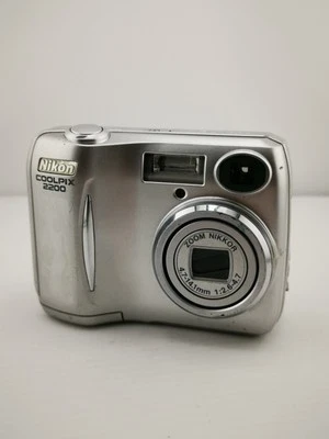 Nikon COOLPIX 2200 2.0MP Digital Camera Silver - For Parts - Image 1 of 4