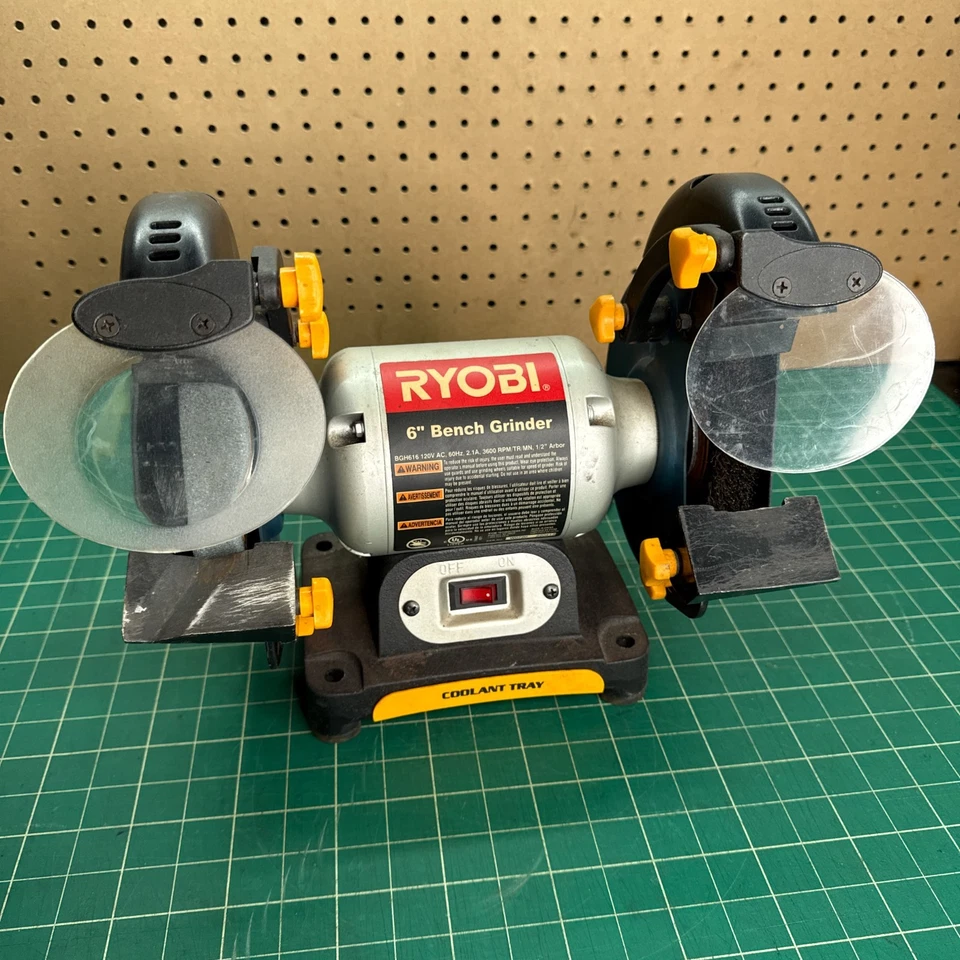 Rebarbadora Ryobi BGH616 6” modelo 120V AC 60Hz 2.1A 3600 RPM/TR/MN 1/2" mandril - Imagem 1 de 4