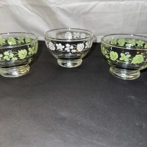 Cuencos de bayas vintage con patrón de grosella espinosa Pyrex de 3 piezas - Imagen 1 de 5
