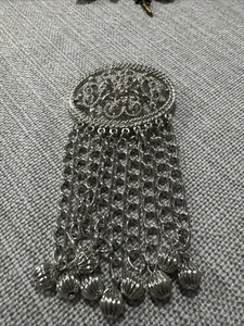 Signierte Sarah Coventry Retro silberfarbene Hänger authentische Vintage BROSCHE Anstecknadel  - Bild 1 von 7