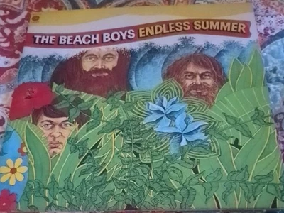 THE BEACH BOYS ENDLESS SUMMER 2-LP SET VG+ VINYL RECORD GATEFOLD w/POSTER 1974 - Image 1 of 2