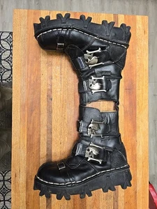 Gebrauchte schwarze Leder Totenkopf & Knochen Goth Biker Stiefel 1809-245 Größe 7,5/Herren 9/WM - Bild 1 von 17
