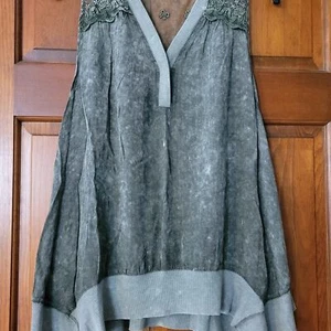 Women's Size Small Umgee Sleeveless Lacy Green Vintage Look Top - Picture 1 of 6