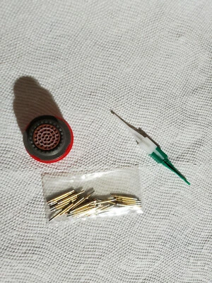 Amphenol JD38999/24WC35PN MIL Spec Connector - Image 1 of 4