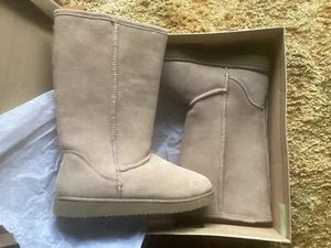 Melrose Ave. Boots in box. size 7 med. never worn, fully lined - Picture 1 of 5