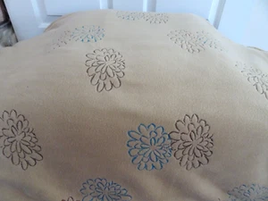 NUEVA MANTA DE LANA - 56"" X 64"" - FLORES BORDADAS - DOS CAPAS - REVERSIBLE - BORDES COSIDOS - Imagen 1 de 4
