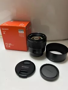 Sony FE 85mm F1.8 Prime Lens E-Mount SEL85F18 used with hood and f/r cap &box - Picture 1 of 6