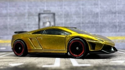 Lamborghini Gallardo LP 570-4 Superleggera dorado personalizado • Hot Wheels Premium 2025 Foto 1 de 4