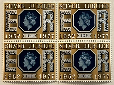 Gran Bretaña 1977 jubileo de plata como nuevo MNH OG 10p sellos bloque reina Isabel II Foto 1 de 2