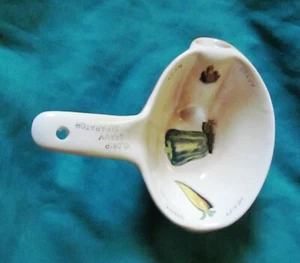 Vintage Ceramic Heavy & Lean Gravy Bowl Seperator Kitchen Decor, Vegi Pattern - Picture 1 of 5