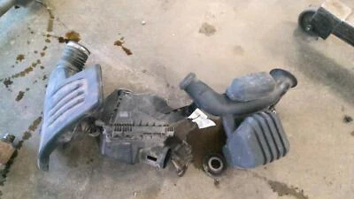 Conjunto de filtro de aire usado se adapta a: Chevrolet Cobalt 2005 2,2 L sin emisión de California Foto 1 de 4