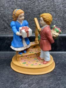 1984 Avon Celebrating the Joy of Giving Figurine Christmas Memories 4th Edition - Picture 1 of 10