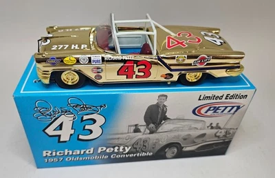 Oro Cromo Richard Petty 1/24 #43 1957 Olds Convertible Diecast #12 de 72 Foto 1 de 4