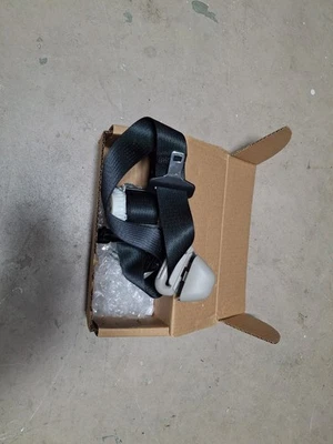 Cinturón seguridad trasero Mopar Ram 2500 Foto 1 de 2