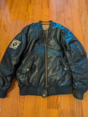 Chaqueta de cuero grande Avirex Fly Armed Force Black Aces A1702 XX 2010 de colección Foto 1 de 4