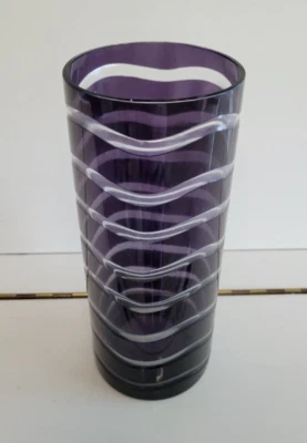 Jarrón de vidrio amatista púrpura escandinavo MCM OLAS DE MAREA ESMERILADAS 9,75 PULGADAS Foto 1 de 4