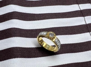 Henri Bendel Signature Crystal Ring. Size 8 New. In gold color. 😍 New! - Picture 1 of 5