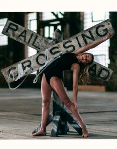 Chloe Lukasiak signed 8x10 Photo Picture autographed with COA - Picture 1 of 1