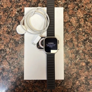 Apple Watch Ultra 49mm Titanium Case with Band, Medium (GPS +LTE) L62 - Photo 1 sur 11