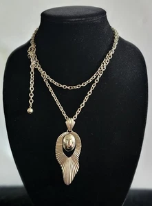 Collar Colgante Vintage Informal Esquina Tono Plata Distintivo Modernista Abstracto  - Imagen 1 de 12