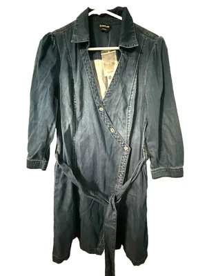 Vestido BeBe médio denim botão inclinado envoltório, cinto, tamanho M Novo com etiquetas manga longa - Imagem 1 de 4