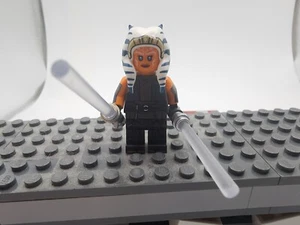 LEGO Star Wars Ahsoka Tano Minifigura Jedi 75385 Duelo en Peridea Serie de TV - Imagen 1 de 2